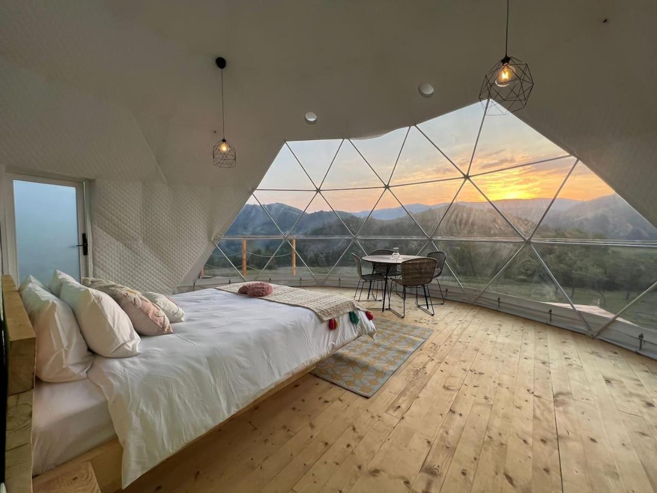 Tranquil Dome - Manta's Retreat Glamping Cornereva